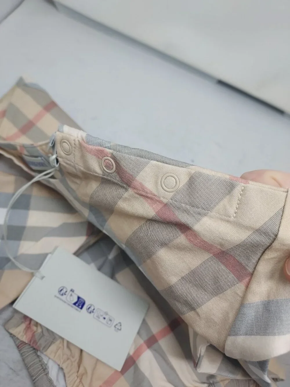 BURBERRY Baby Check Bodysuit Hat Box Size 12 Months New